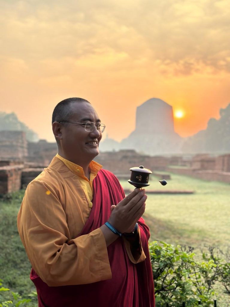 Khenpo Samdup Rinpoche é mestre do budismo tibetano